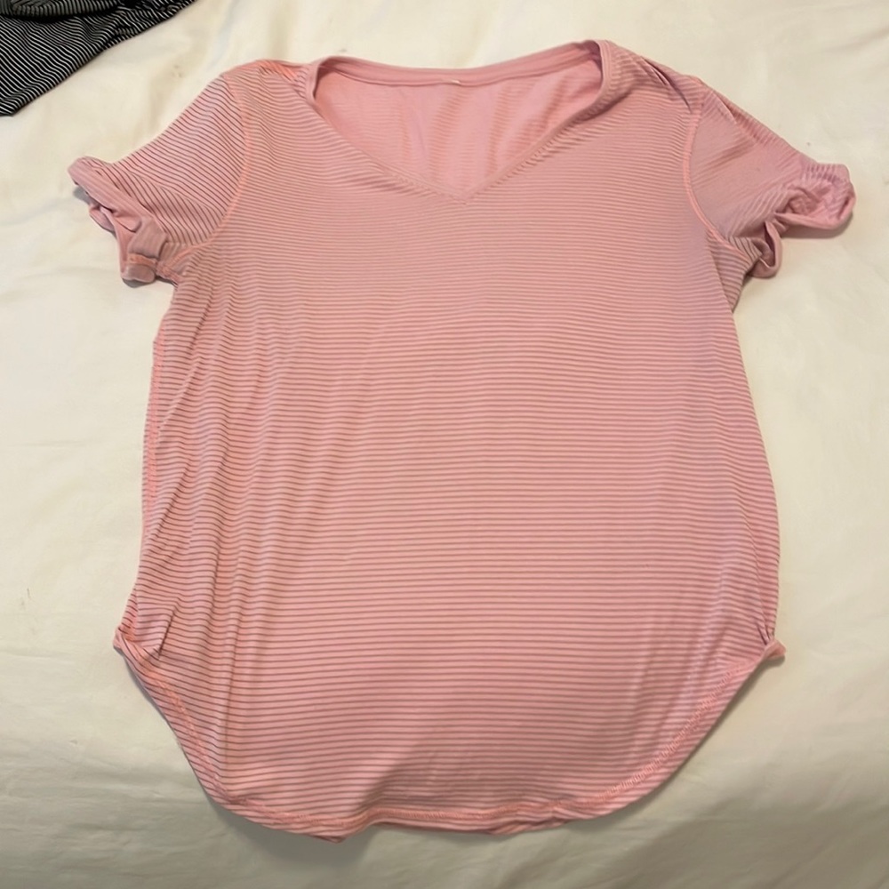 lululemon v neck - size 4!